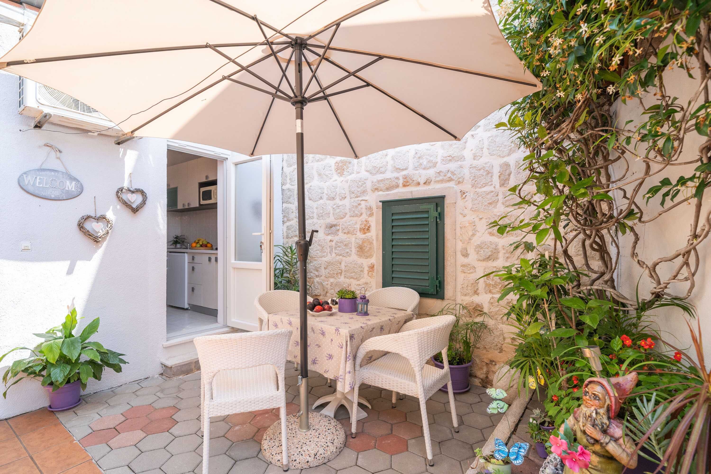 Apartment (One Bedroom Apartment) | Terrace/patio