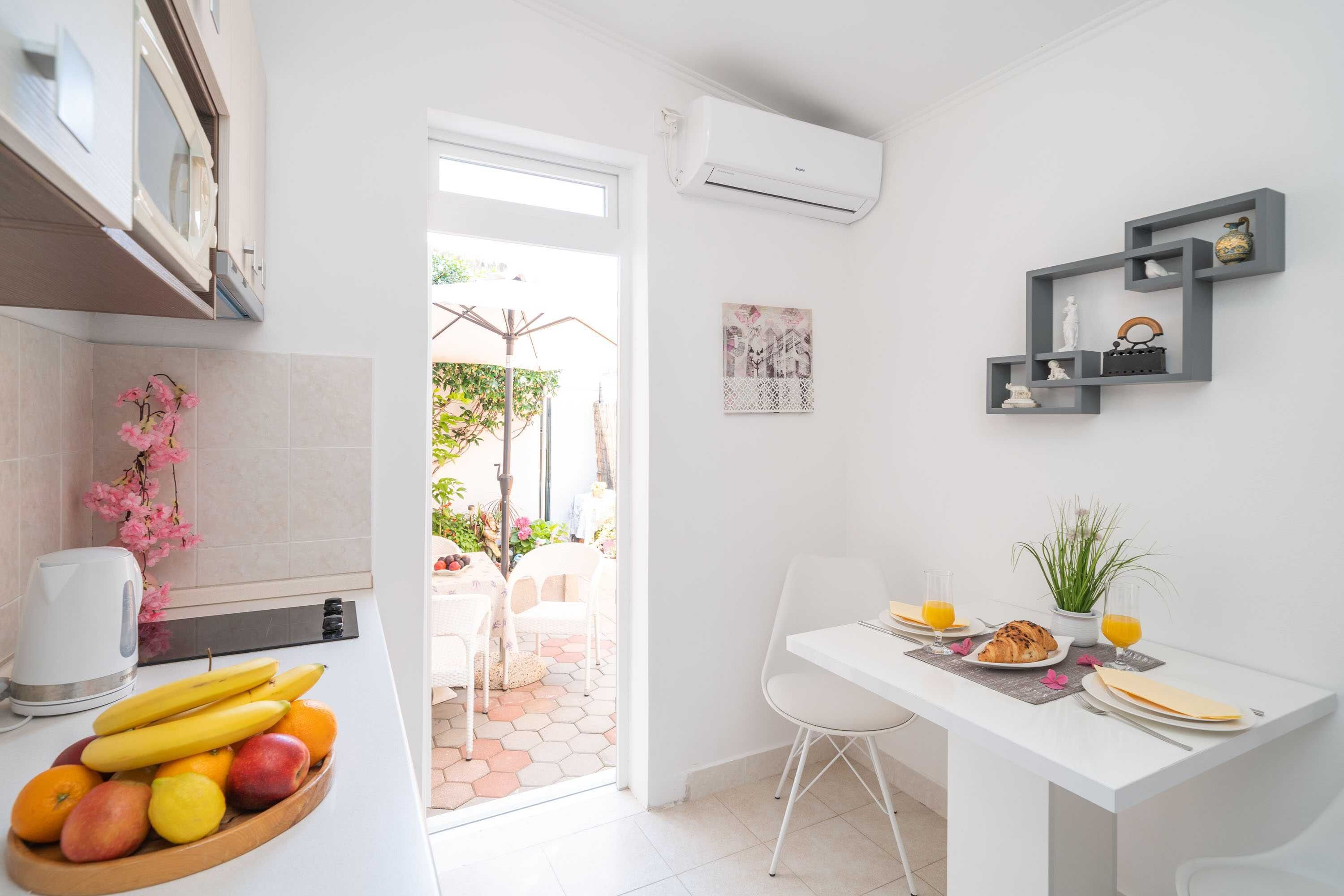 Apartment (One Bedroom Apartment) | Private kitchen