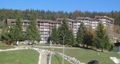 Appartement rénové au pied des pistes avec balcons