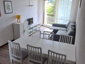 TV - Renovated apartment at the foot of the slopes with balconies (Villard-de-Lans)