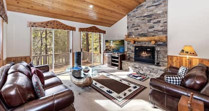 Falling Leaves by Destination Big Bear : Premiere Moonridge Cabin Offering a Perfect Setting for Escaping to the Mountains!