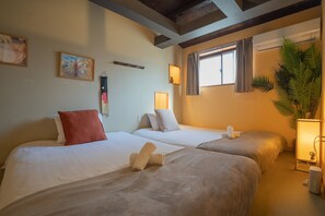 Deluxe Cabin, 3 Bedrooms, Non Smoking | 3 bedrooms, blackout drapes, free WiFi, bed sheets - Tabitime Daikokuchou (Osaka)