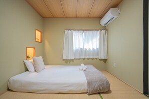 Deluxe Cabin, 3 Bedrooms, Non Smoking | 3 bedrooms, blackout drapes, free WiFi, bed sheets - Tabitime Daikokuchou (Osaka)