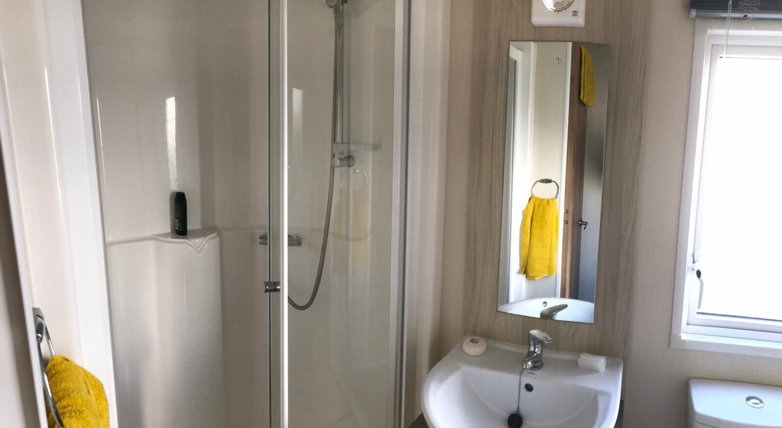 Serviettes fournies, savon, papier toilette