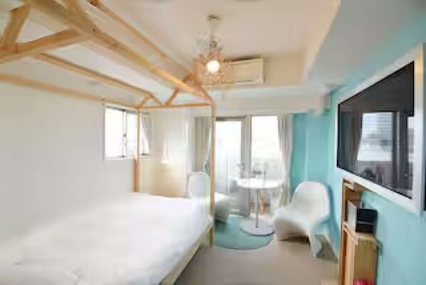 1 bedroom, desk, WiFi, bed sheets