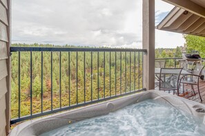 Appartement, meerdere bedden (Three-Bedroom Apartment) | Spa | Een bubbelbad
