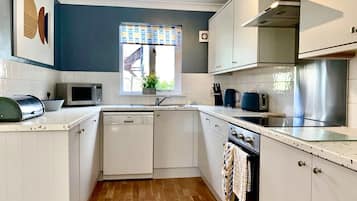 KylskÄp, mikrovÄgsugn, ugn och spishÀll