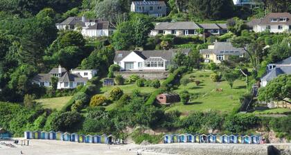 Kingfisher Cottage Pendra Loweth Falmouth 2 min drive to beach, enclosed garden.