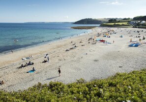 Beach nearby, sun-loungers - Kingfisher Cottage Pendra Loweth Falmouth 2 min drive to beach, enclosed garden. (Falmouth)