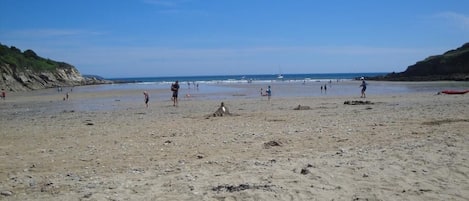 Plage à proximité, chaises longues