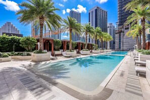Outdoor pool - ★LUXURIOUS★ King Suite Located at SLS LUX Building (Miami)