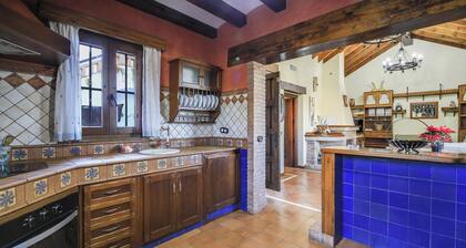 Holiday Home âLa Cazuelaâ with Mountain View, Pool, Garden & Terraces