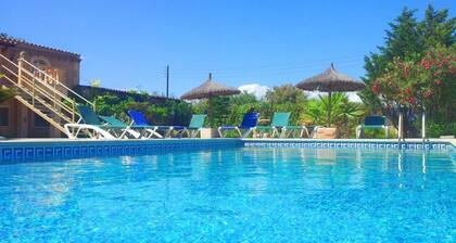 Beautiful Holiday Home "Can Bril" with Pool, Wi-Fi, Fans and Terrace