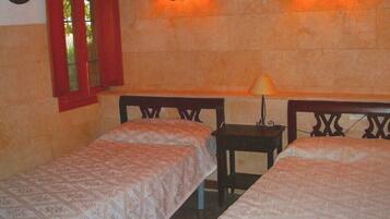 4 Schlafzimmer, BĂŒgeleisen/BĂŒgelbrett, kostenloses WLAN, BettwĂ€sche