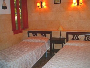 4 bedrooms, iron/ironing board, free WiFi, bed sheets