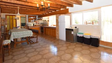 Réfrigérateur, micro-ondes, four, lave-vaisselle