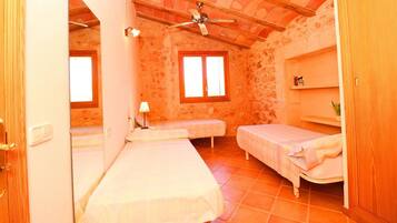 3 quartos, ferros/tábuas de passar roupa, Wi-Fi de cortesia