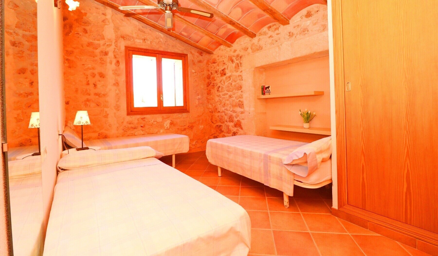 3 chambres, fer et planche à repasser, Wi-Fi gratuit, draps fournis