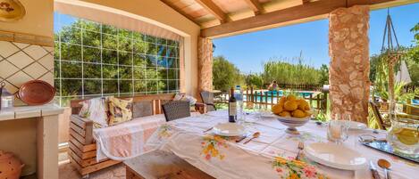Outdoor dining