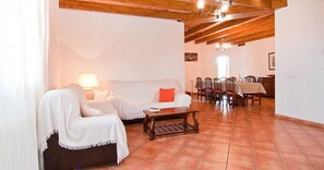 TV, lettore DVD, tavolo da ping pong, impianto stereo