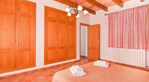 4 camere, ferro/asse da stiro, Wi-Fi gratuito, lenzuola