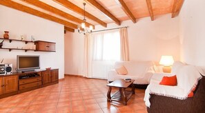 TV, lettore DVD, tavolo da ping pong, impianto stereo