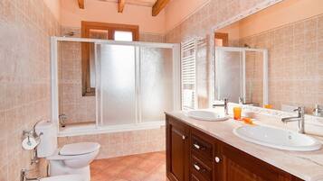 Bathtub, hair dryer, towels