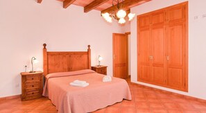 4 chambres, fer et planche à repasser, Wi-Fi gratuit, draps fournis