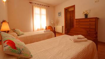 3 chambres, fer et planche Ă repasser, Wi-Fi gratuit, draps fournis