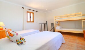 5 Schlafzimmer, Bügeleisen/Bügelbrett, kostenloses WLAN, Bettwäsche