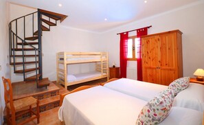 5 bedrooms, iron/ironing board, free WiFi, bed sheets