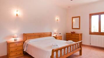 3 soverom, strykejern/-brett, wi-fi (inkludert) og sengetøy