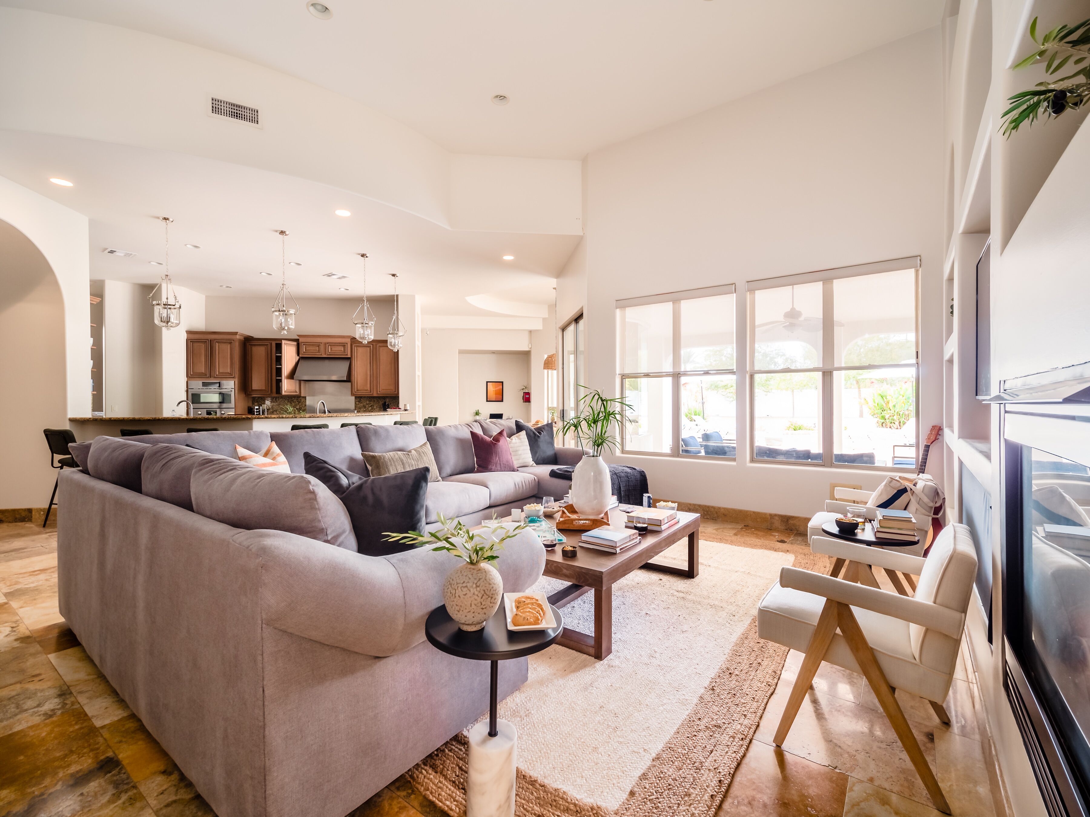 Smart TV, caminetto, tavolo da ping pong, studio