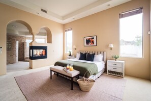 6 bedrooms, desk, iron/ironing board, travel cot