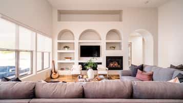 Smart TV, fireplace, table tennis, offices