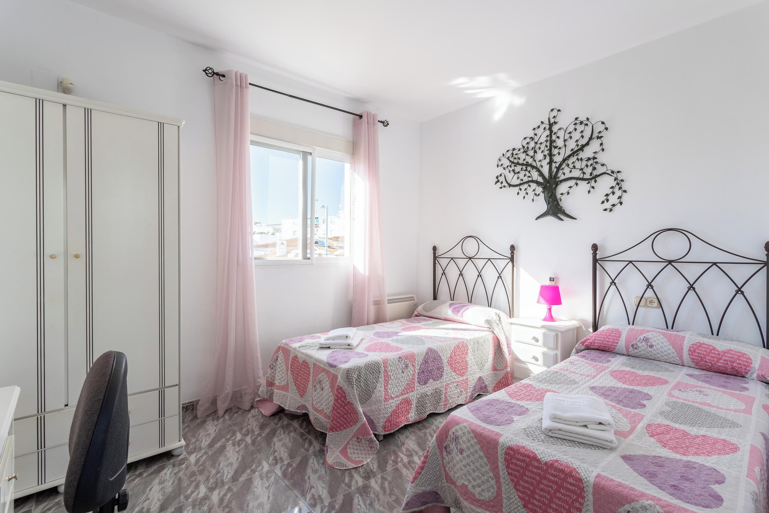 6 bedrooms, iron/ironing board, free WiFi, bed sheets