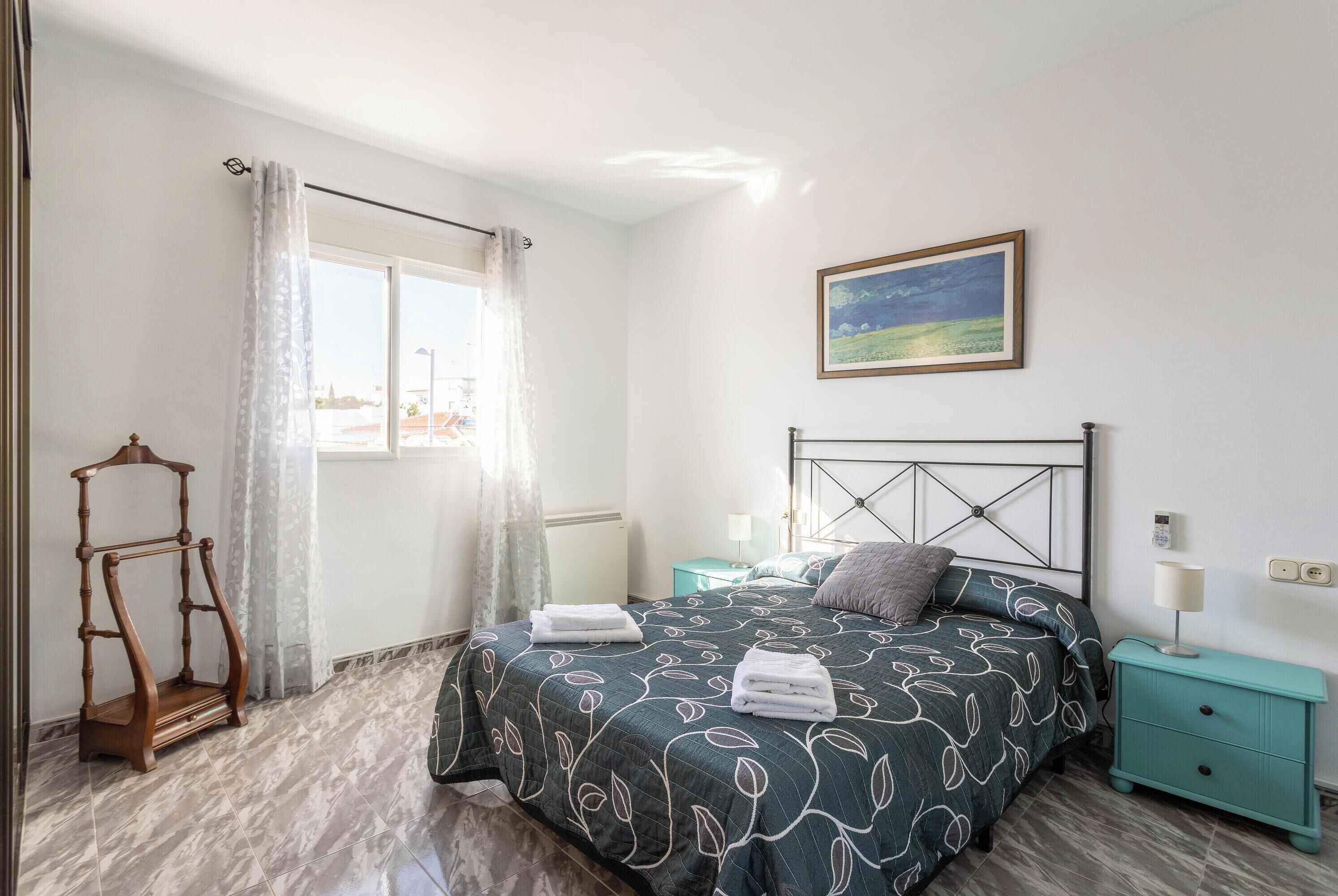 6 slaapkamers, een strijkplank/strijkijzer, gratis wifi, beddengoed