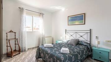 6 slaapkamers, een strijkplank/strijkijzer, gratis wifi, beddengoed