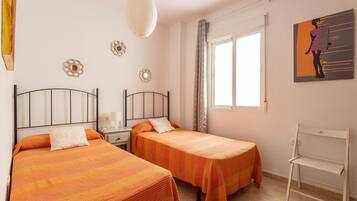 2 Schlafzimmer, BĂŒgeleisen/BĂŒgelbrett, kostenloses WLAN, BettwĂ€sche