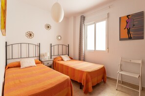 2 bedrooms, iron/ironing board, free WiFi, bed sheets