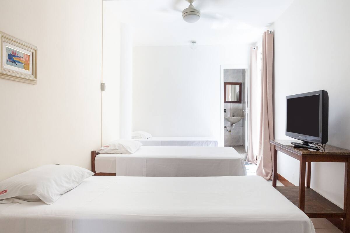 Habitación triple, 3 camas individuales | Wifi gratis y ropa de cama