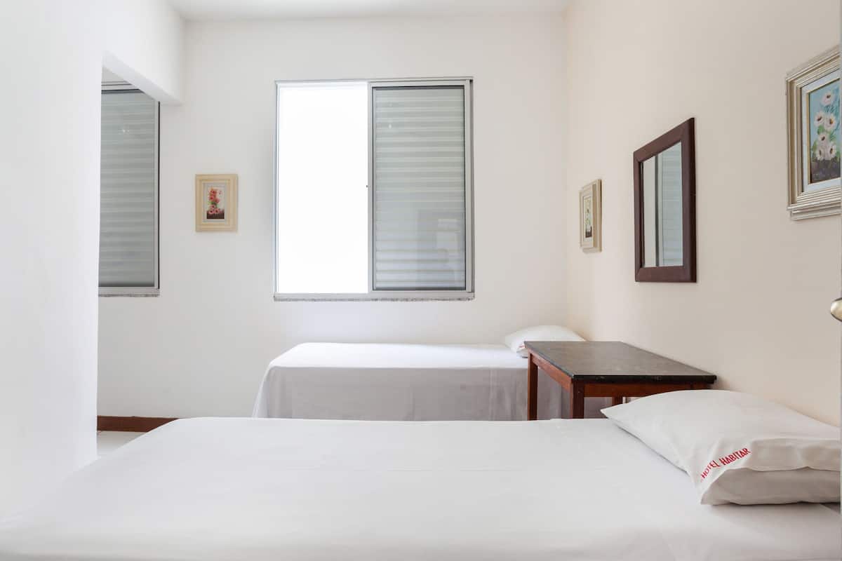 Habitación cuádruple (4 Single Beds) | Wifi gratis y ropa de cama