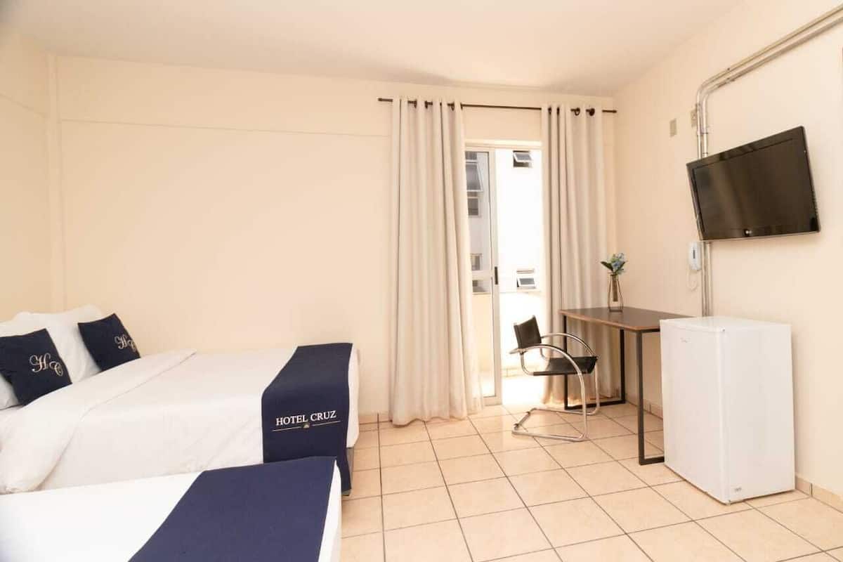 Kolmen hengen perhehuone (1 Double bed + 1 Single bed) | Ilmainen Wi-Fi, vuodevaatteet