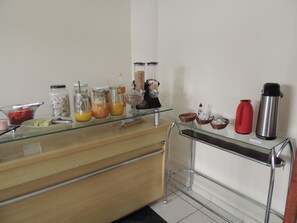 Daily cooked-to-order breakfast (BRL 15 per person) - Hotel Cruz (Divinopolis)