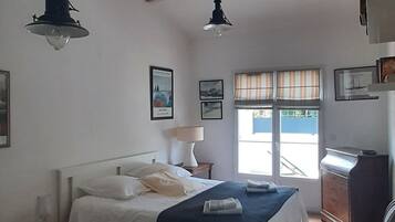 4 slaapkamers, een strijkplank/strijkijzer, reisbedje, gratis wifi