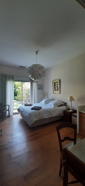 4 chambres, fer et planche à repasser, lit parapluie, Wi-Fi gratuit