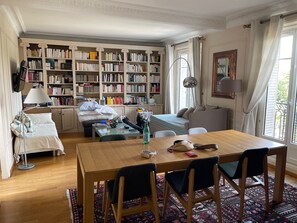 Interior - Unbelievable view quiet Montmartre 70 m2-Bestofblo (Paris)