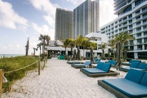 Property grounds - A  - Spectacular Ocean Views!  Beautiful beachfront property with pool! (Hollywood Beach)