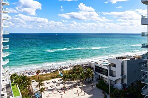 On the beach - A  - Spectacular Ocean Views!  Beautiful beachfront property with pool! (Hollywood Beach)