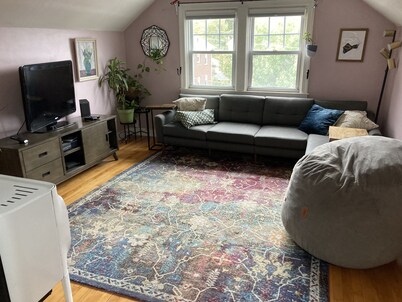 Loft apartment near Merriam Hospital